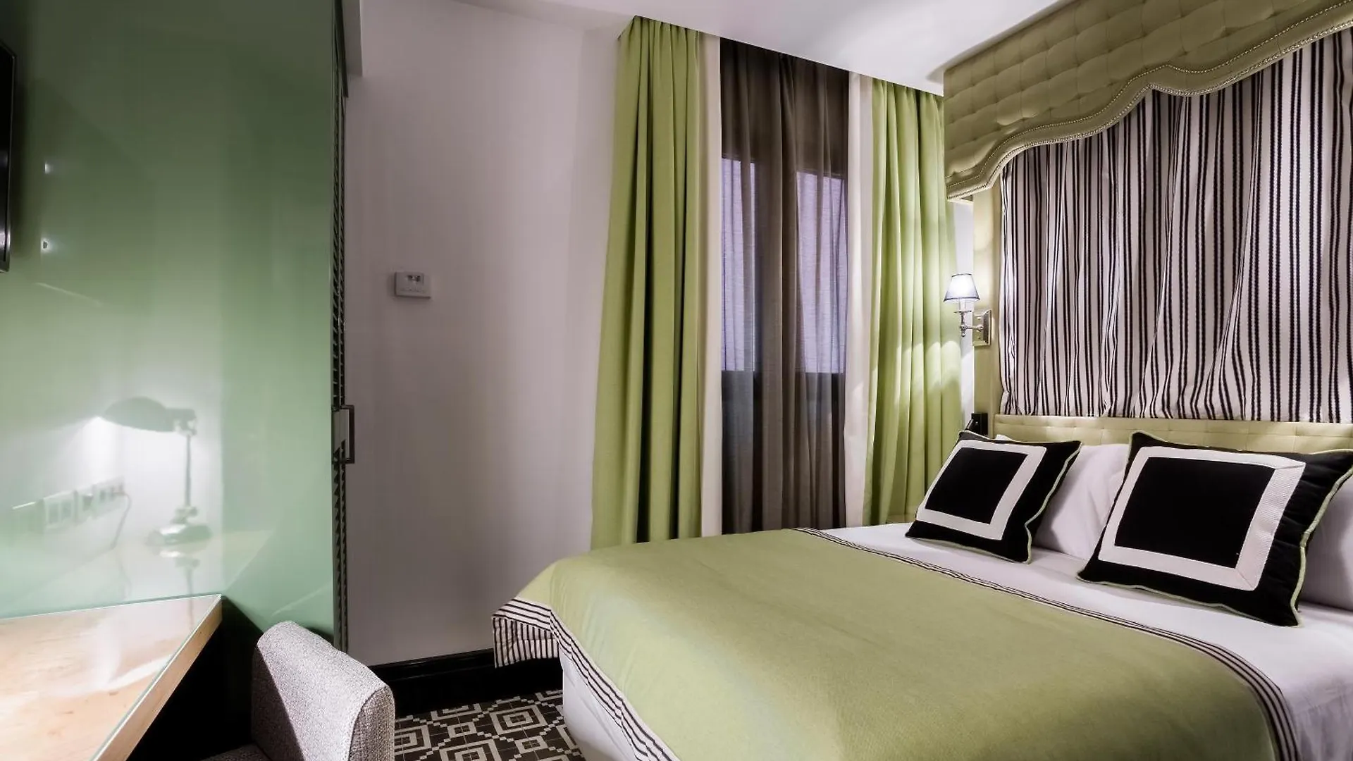 Room Mate Anna Barcelona Spain